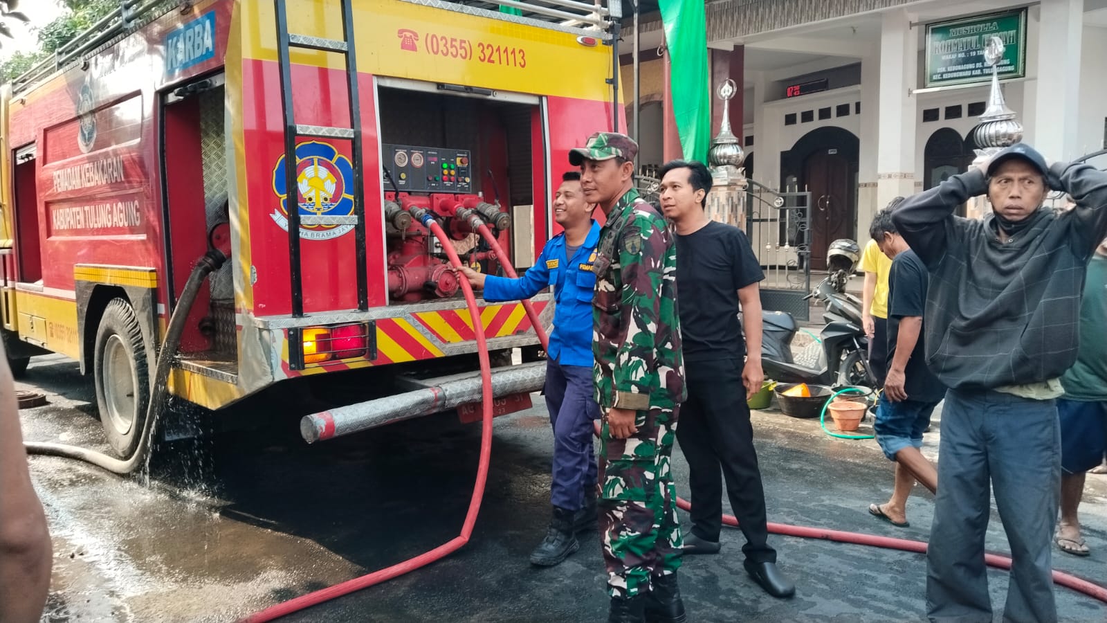Sigap Terima Laporan, Koramil Kedungwaru Koordinasikan Penanganan Kebakaran