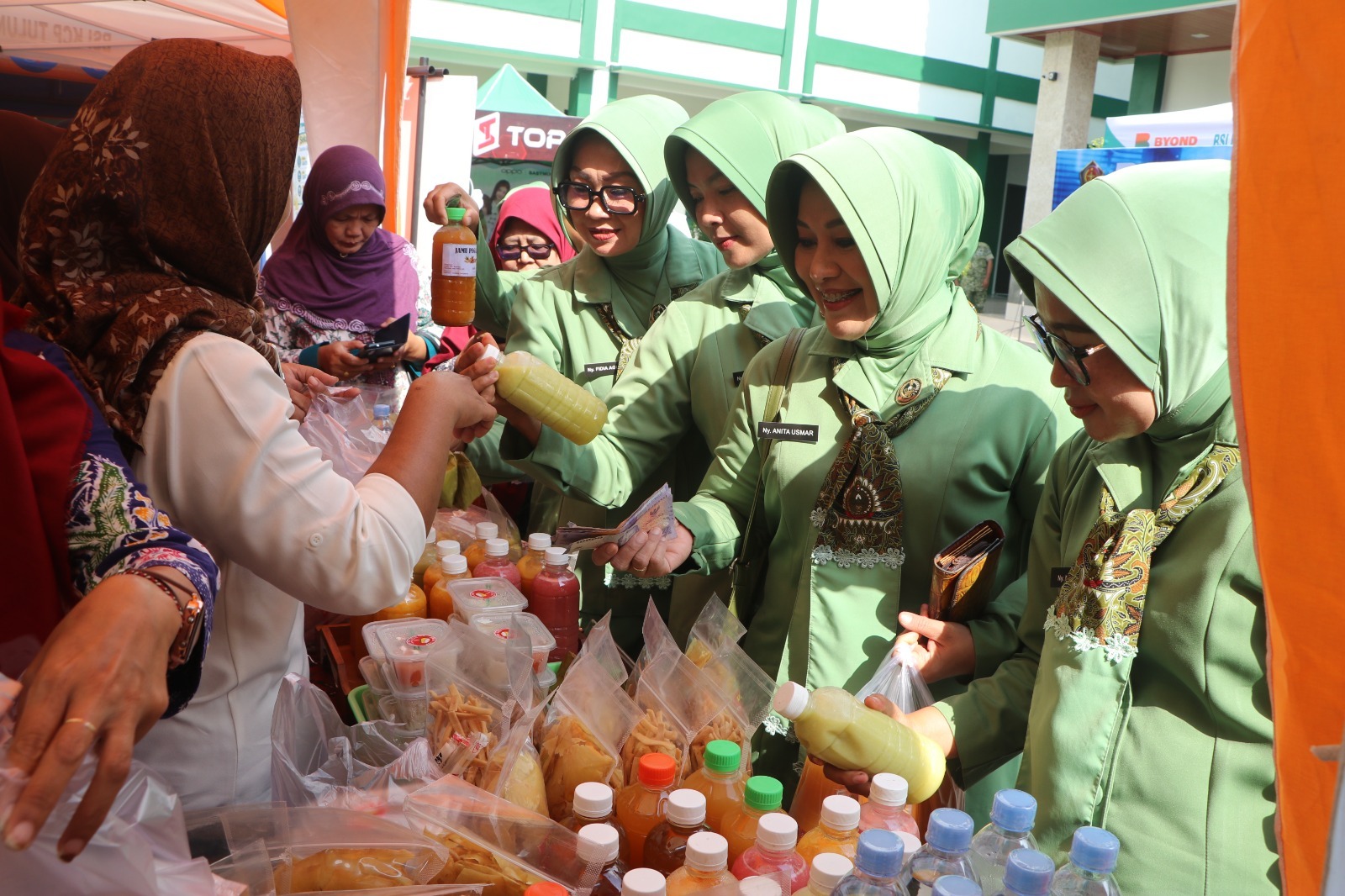 Sambut HUT Ke-81 TNI, Kodim Tulungagung Gelar Bazar TNI, Sediakan Kebutuhan Masyarakat Dengan Harga Terjangkau